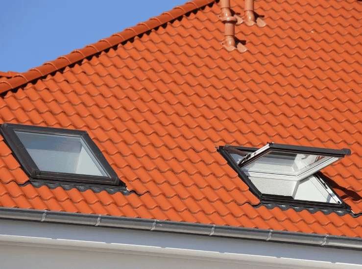 Fixed residential skylight for enhanced daylight