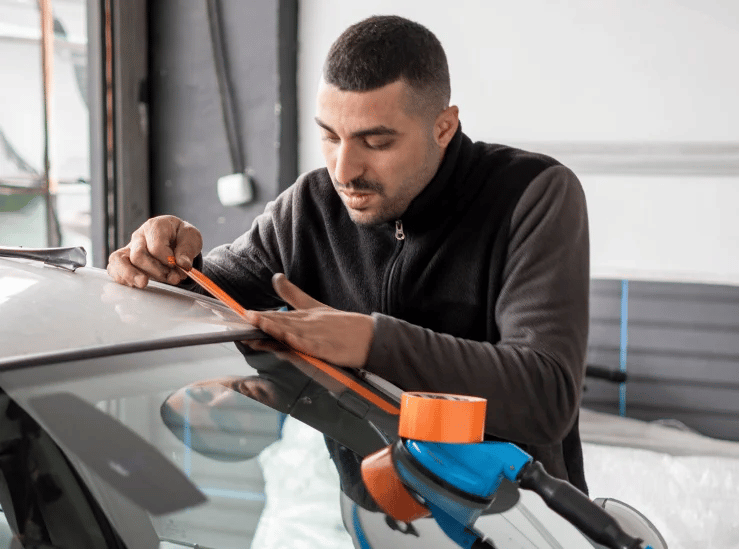 Expert Auto Glass Window Co repairing damaged auto glass
